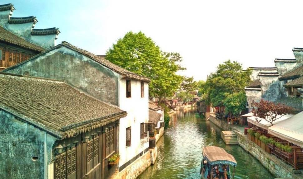 相扑选手大跳跃
